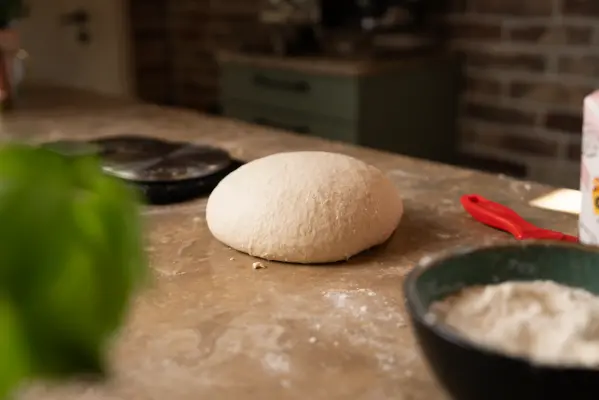 Pizzateig Hydration erklärt: Was bedeutet das und wie wähle ich die Richtige? - Pizzateig Hydration erklärt: Teig Wasseranteil verstehen