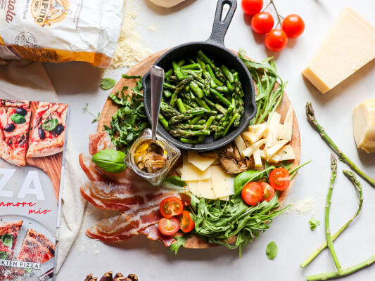 Pizza Primaverde: Frühlingspizza mit Artischocken und Bärlauch - Pizza Primaverde - Frühlingspizza mit Artischocken und Bärlauch