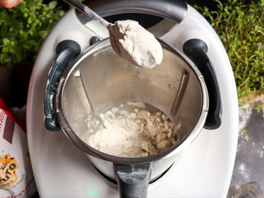 Thermomix Pizzateig: Schnelles &amp; einfaches Pizzateig Rezept - Thermomix Pizzateig: Schnelles &amp; einfaches Pizzateig Rezept