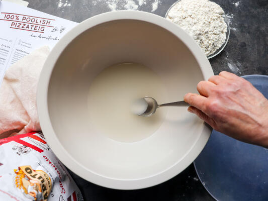 Pizzateig mit Poolish Vorteig: Rezept &amp; Anleitung  - Pizzateig mit Poolish: Rezept &amp; Anleitung 
