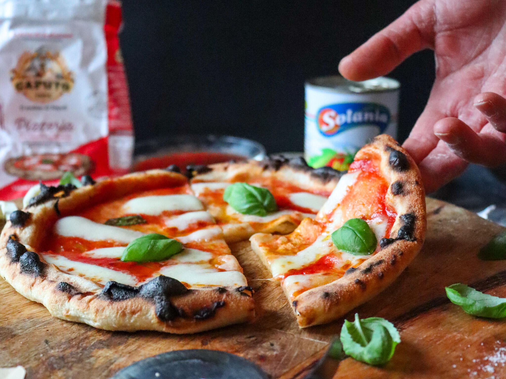 Neapolitanische Pizza selbstgemacht im Pizzaofen