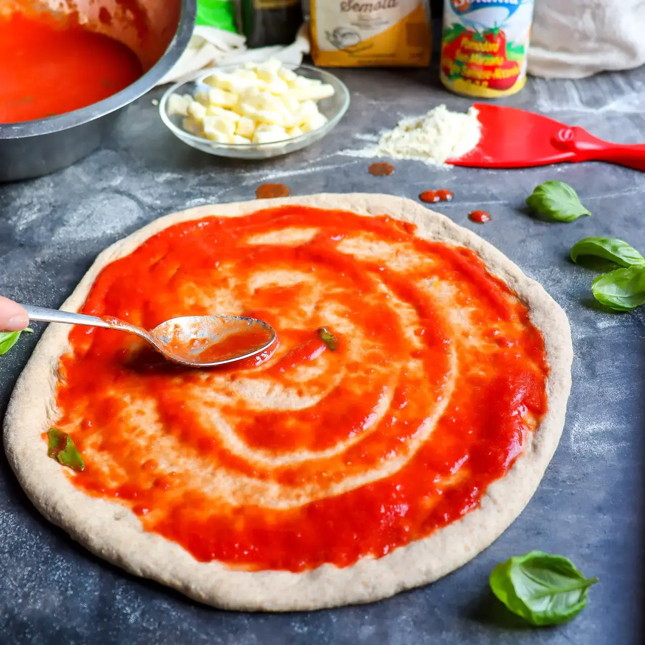 dinkelpizza mit San Marzano Tomaten