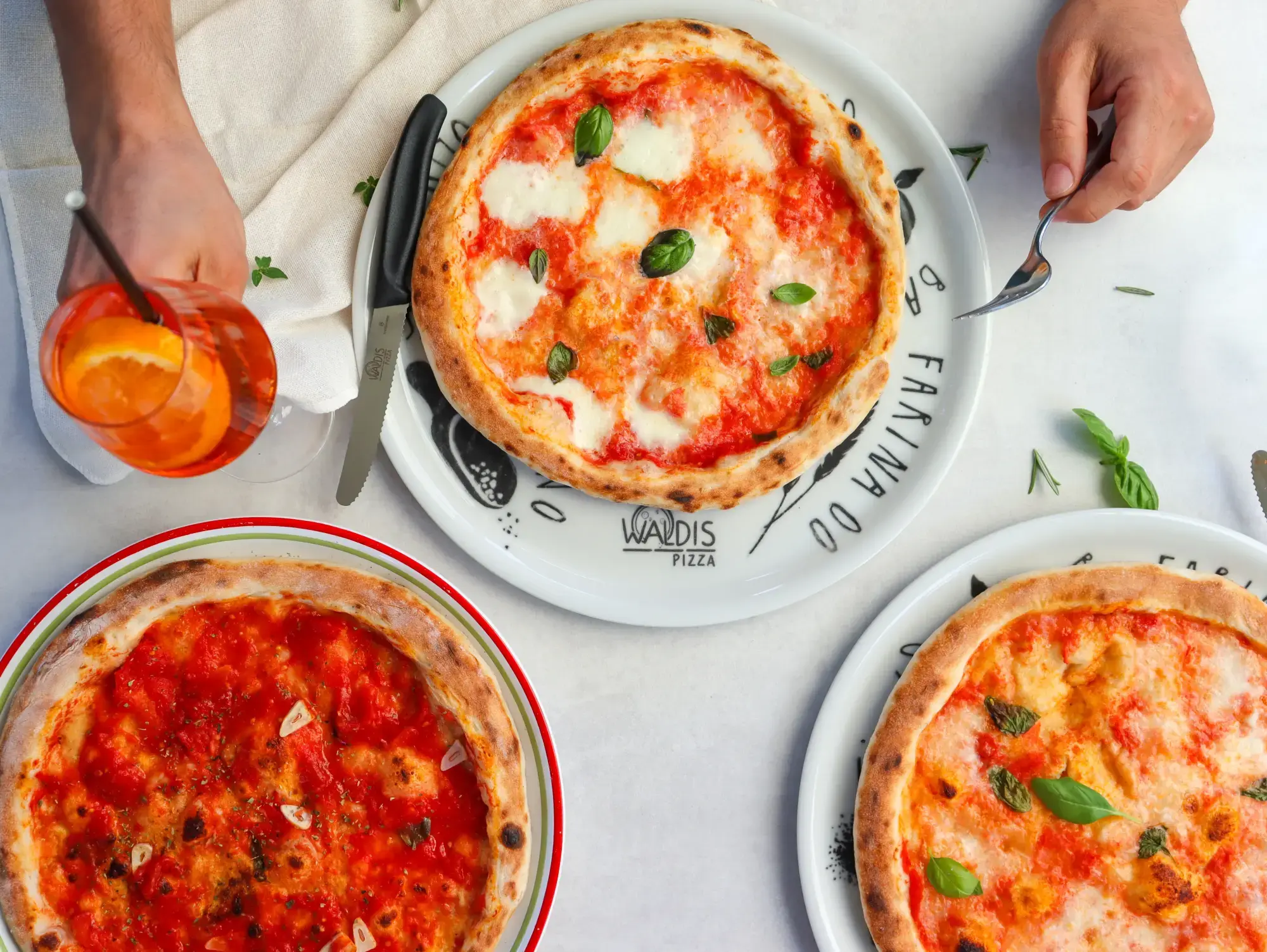 pizza marinara und pizza Margherita auf waldis pizza teller 