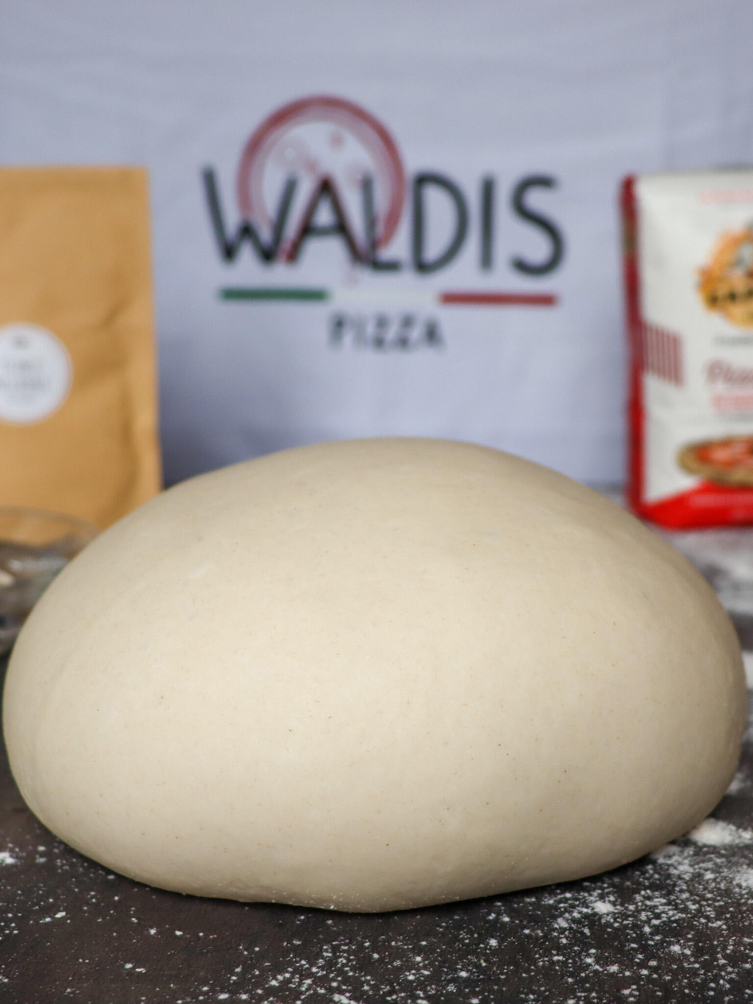 Waldis Pizza Rezept - das Original neapolitanischer Pizzateig Teigling Stockgare