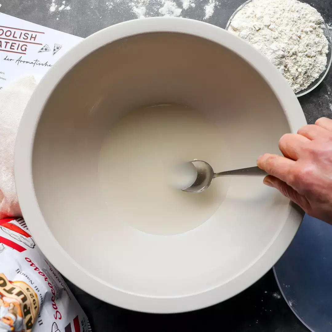 Hefewasser Mischung für poolish