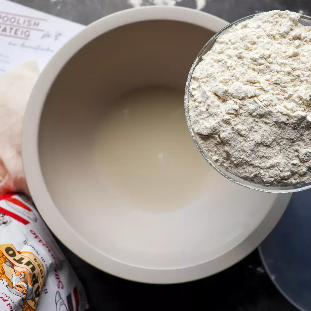 poolish zubereitung mit mehl und Hefewasser 