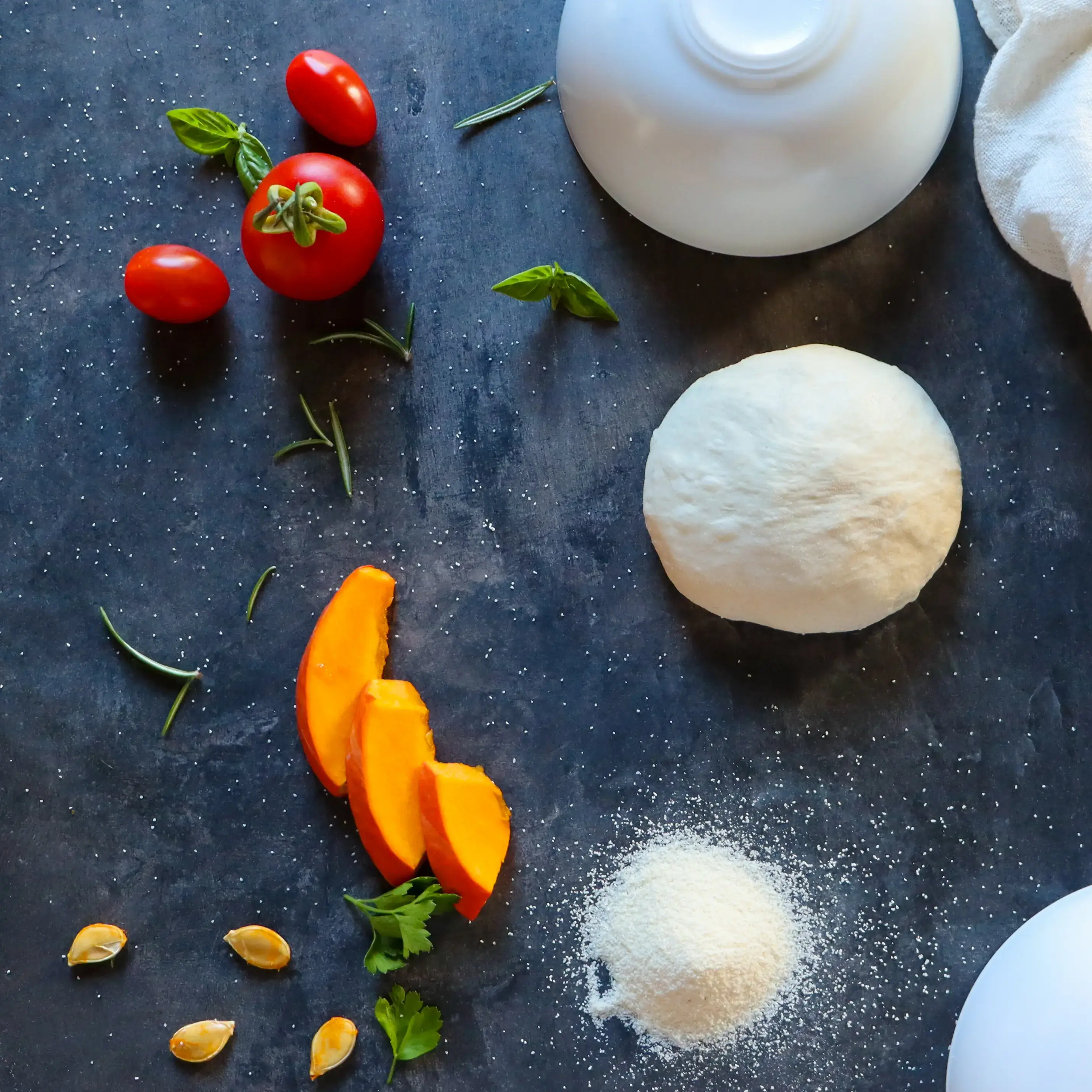 zutaten für essbare pizzabowls aus pizzateig für Suppe und salat
