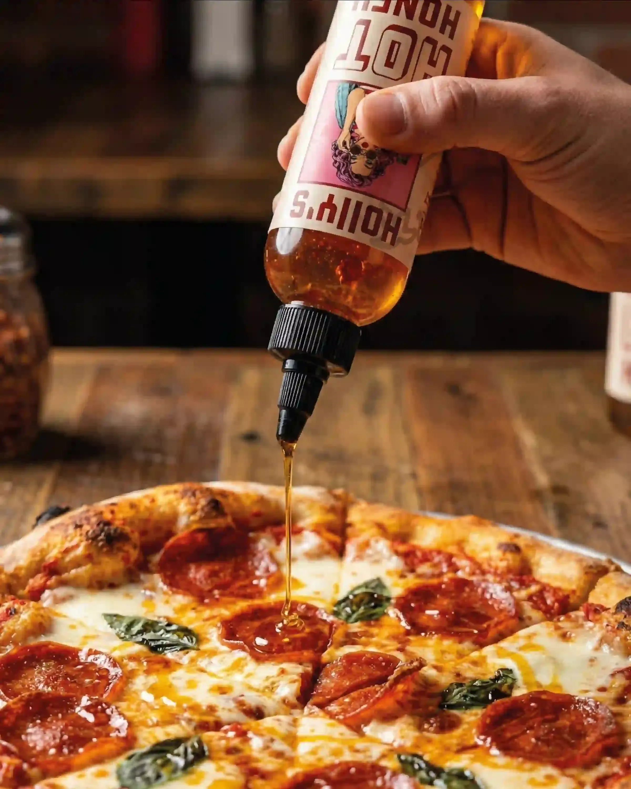 Hollys Hot Honey mit Pizza