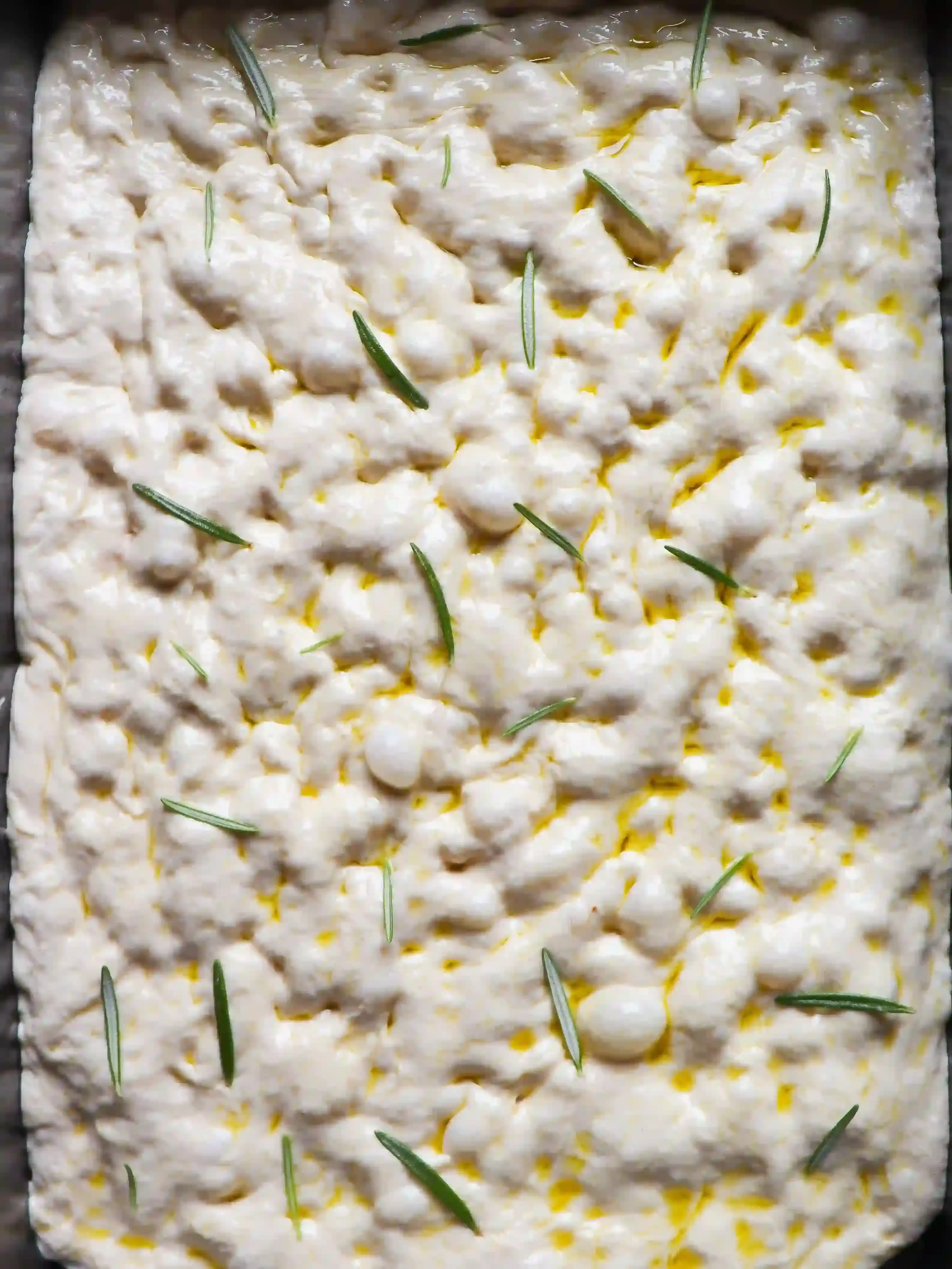 Focaccia Teig mit Olivenöl und Rosmarin