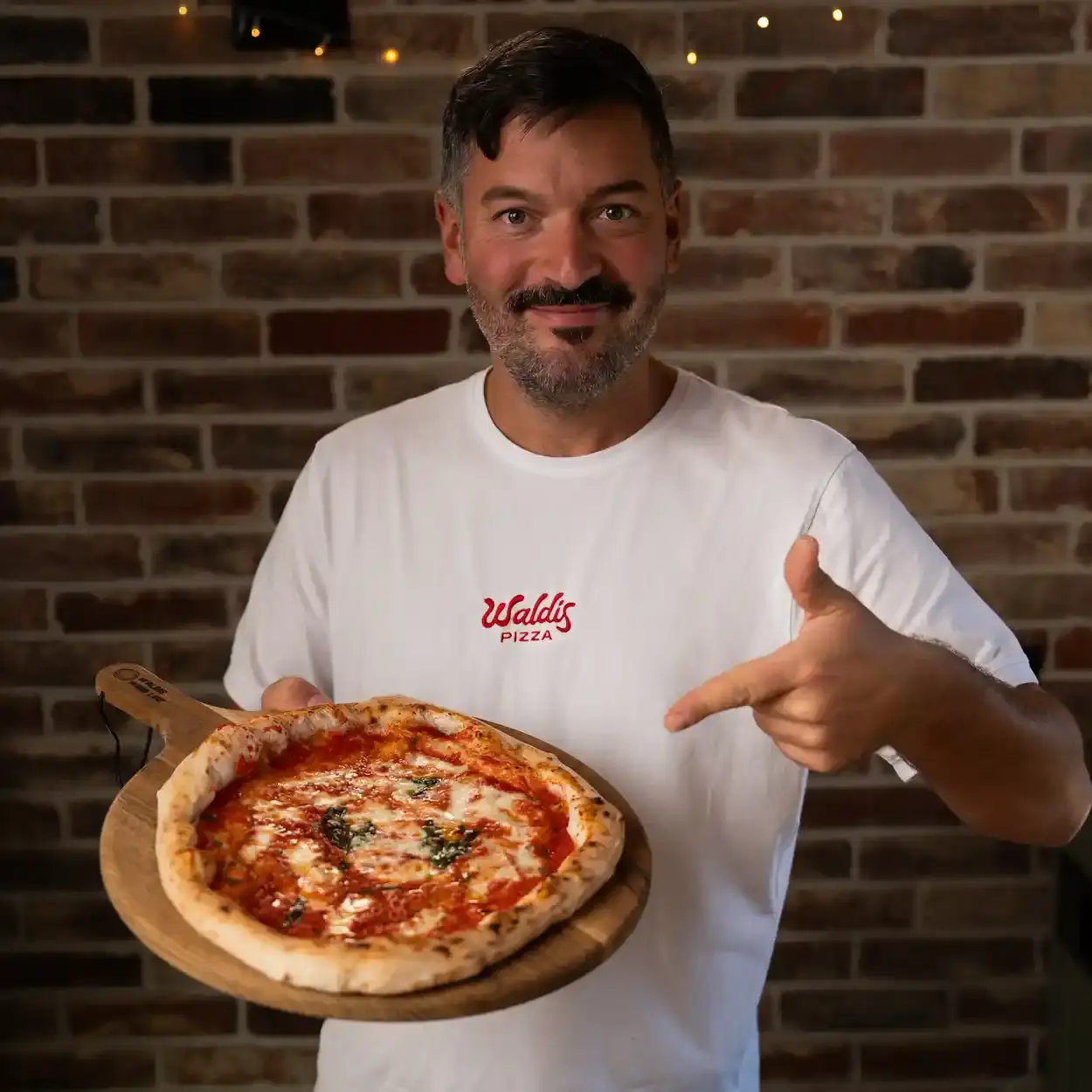 Waldis mit Pizza Margherita