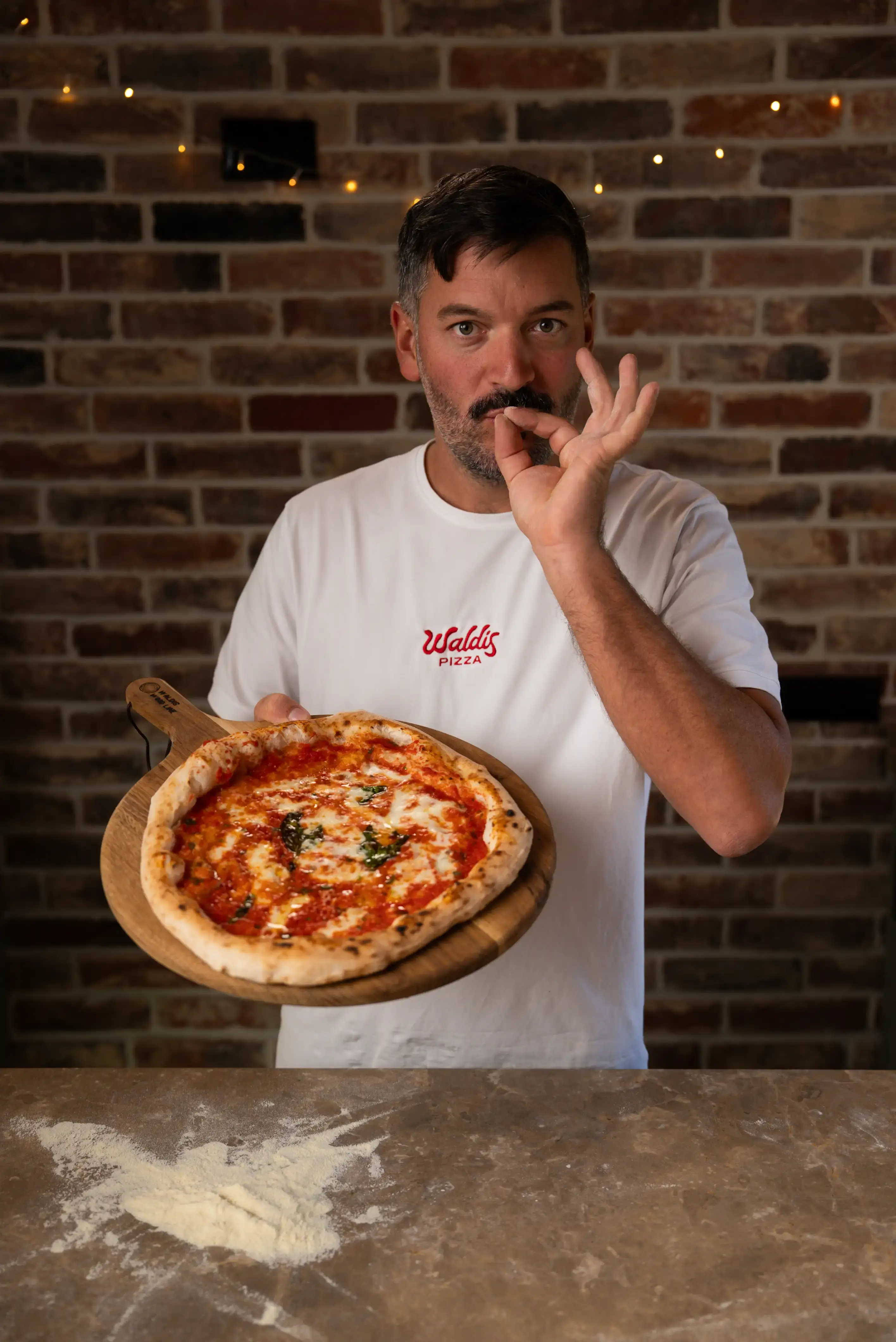 die fertige Pizza Margherita mit Waldi