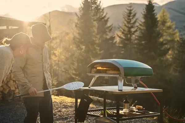 Ooni Koda 2 Pro in Grün in Natur und Menschen