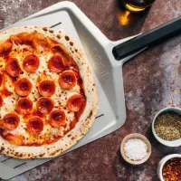 Ooni Pizzaschieber | Ø 35 cm | Stiel: 34 cm | perforiert | eckig