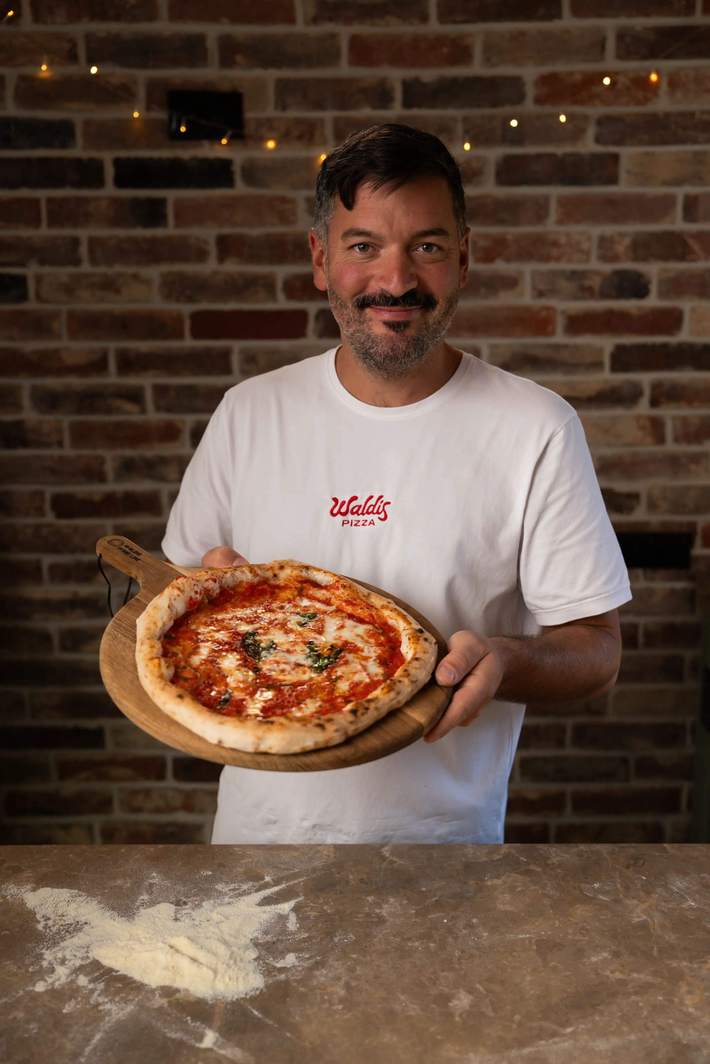 Fertige Pizza aus Hefeteig im Vergleichstest von Waldis Pizza